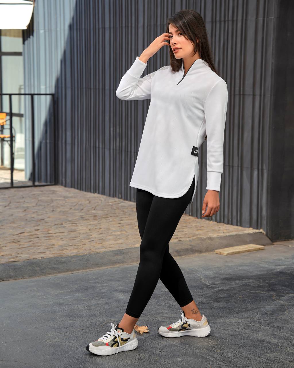 مانتو ورزشی زنانه نیم‌زیپ بیسکوئیتی