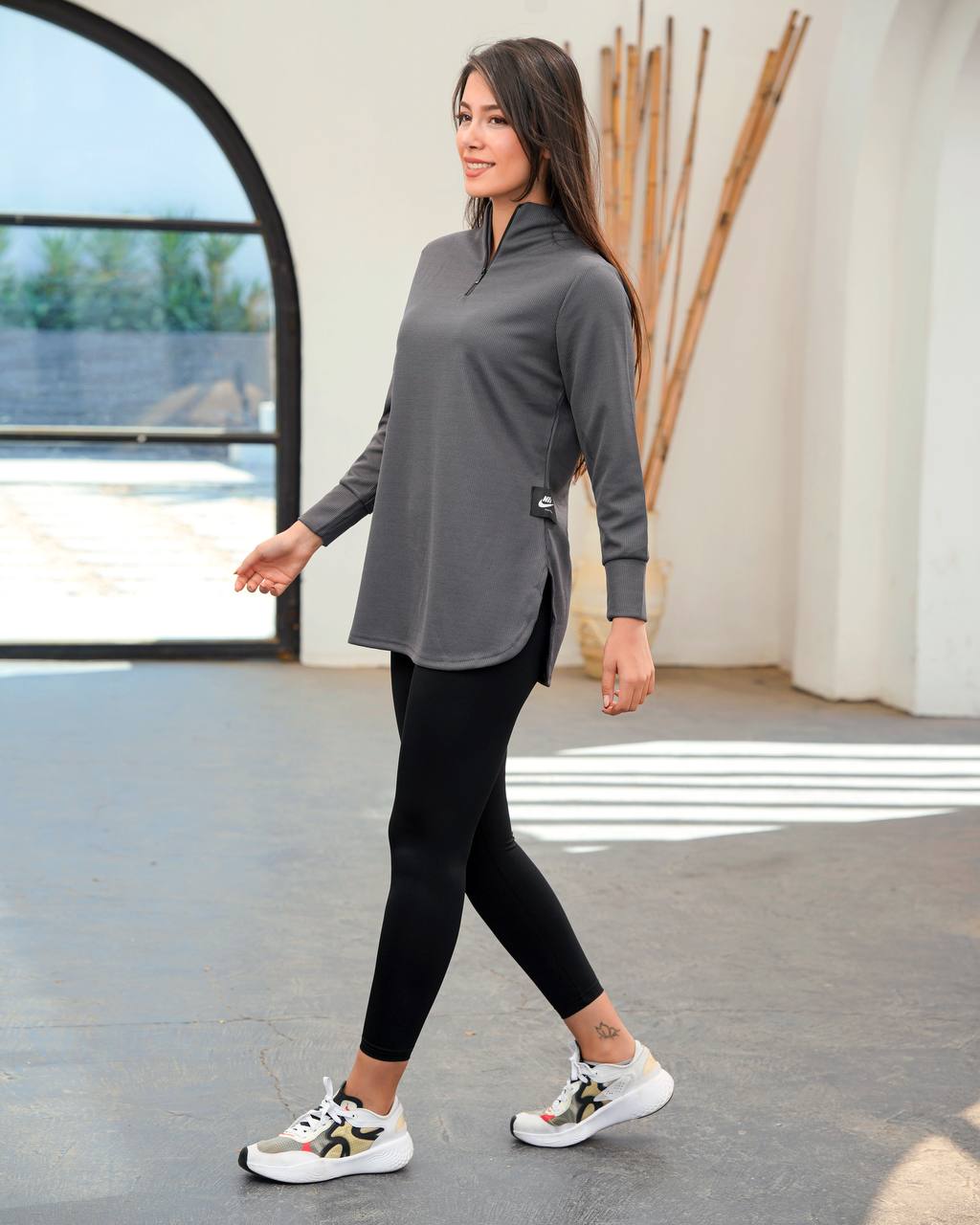 مانتو ورزشی زنانه نیم‌زیپ بیسکوئیتی