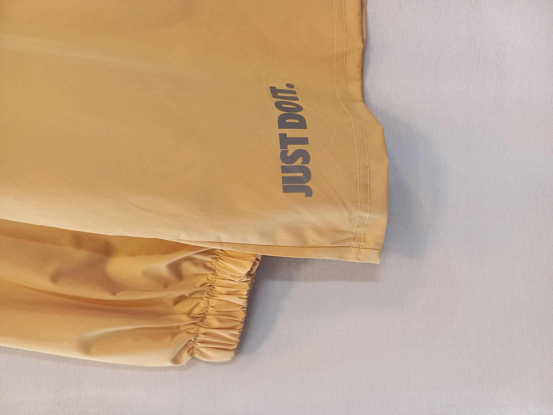 ست ورزشی بادگیر و شلوار زنانه