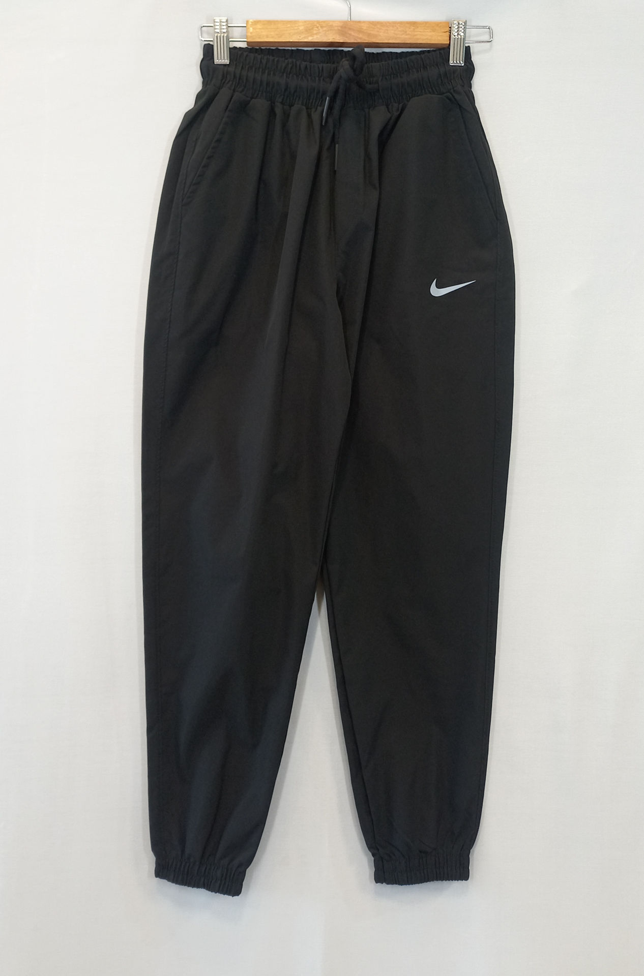 ست ورزشی بادگیر و شلوار زنانه