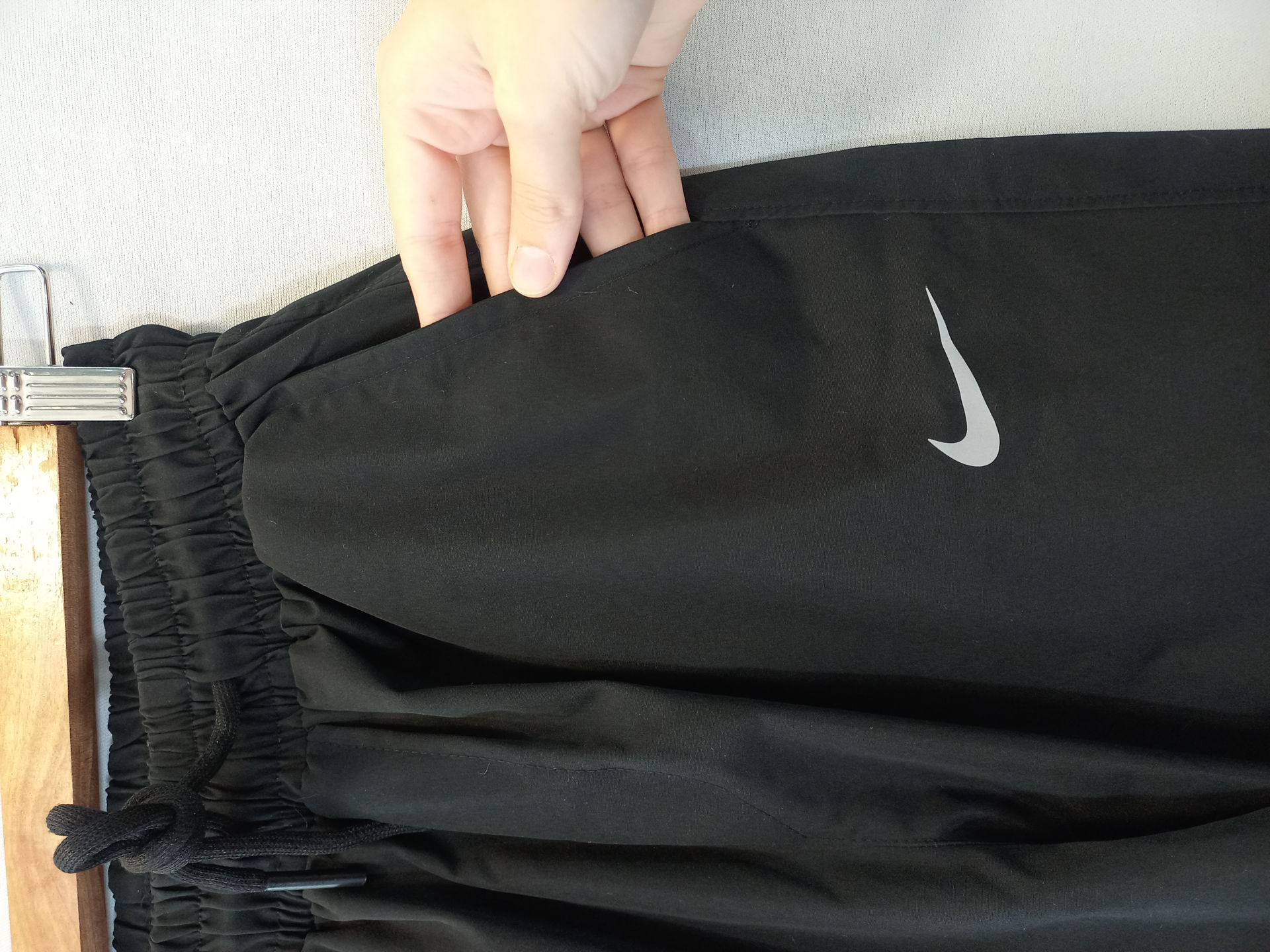 ست ورزشی بادگیر و شلوار زنانه